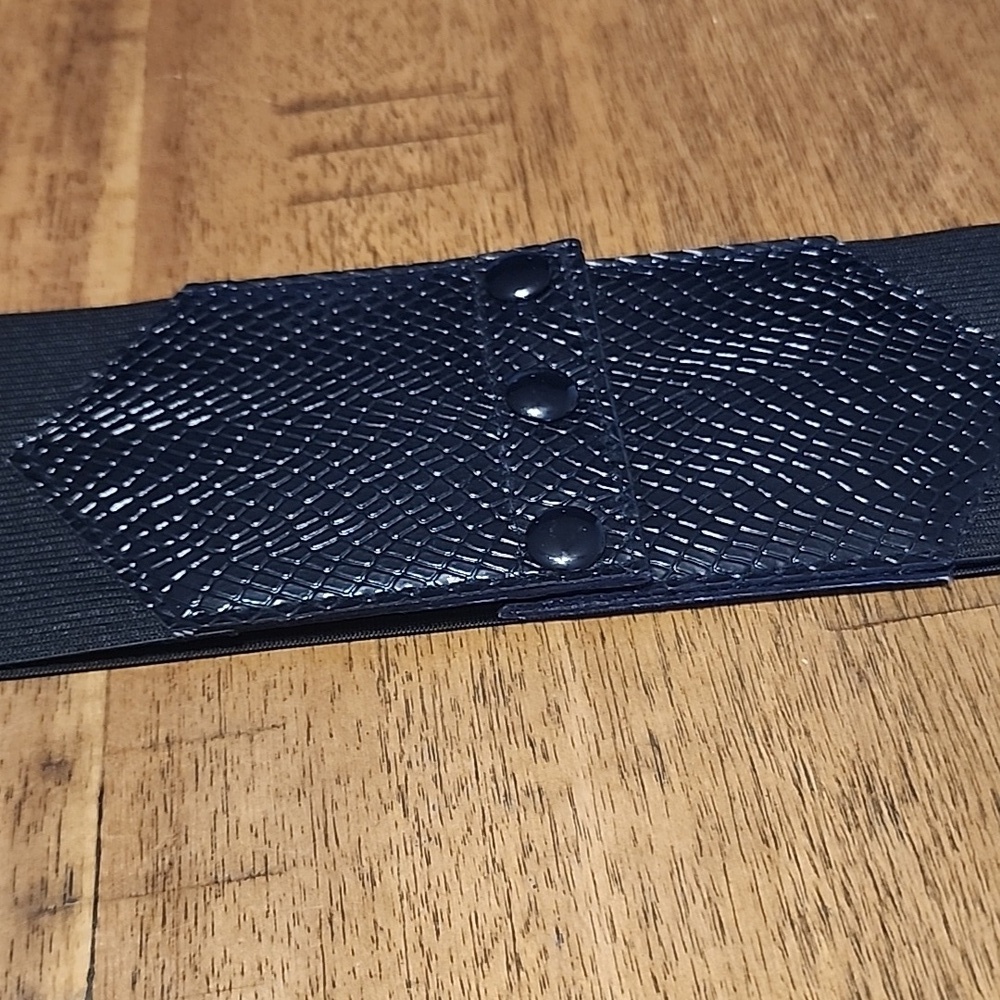 BLACK SNAP FRONT WIDE BELT - Picture 2 of 4
